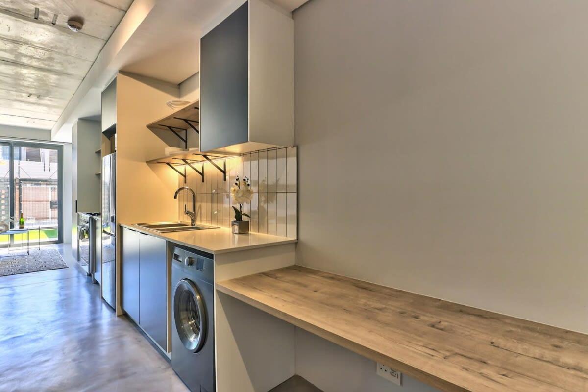 Secure, Central, Worker Bee's Luxury Pad With Pool Le Cap