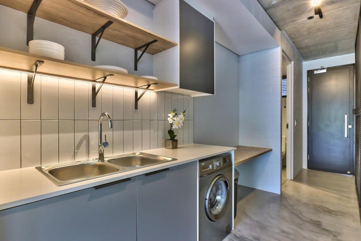 Secure, Central, Worker Bee's Luxury Pad With Pool Appartement