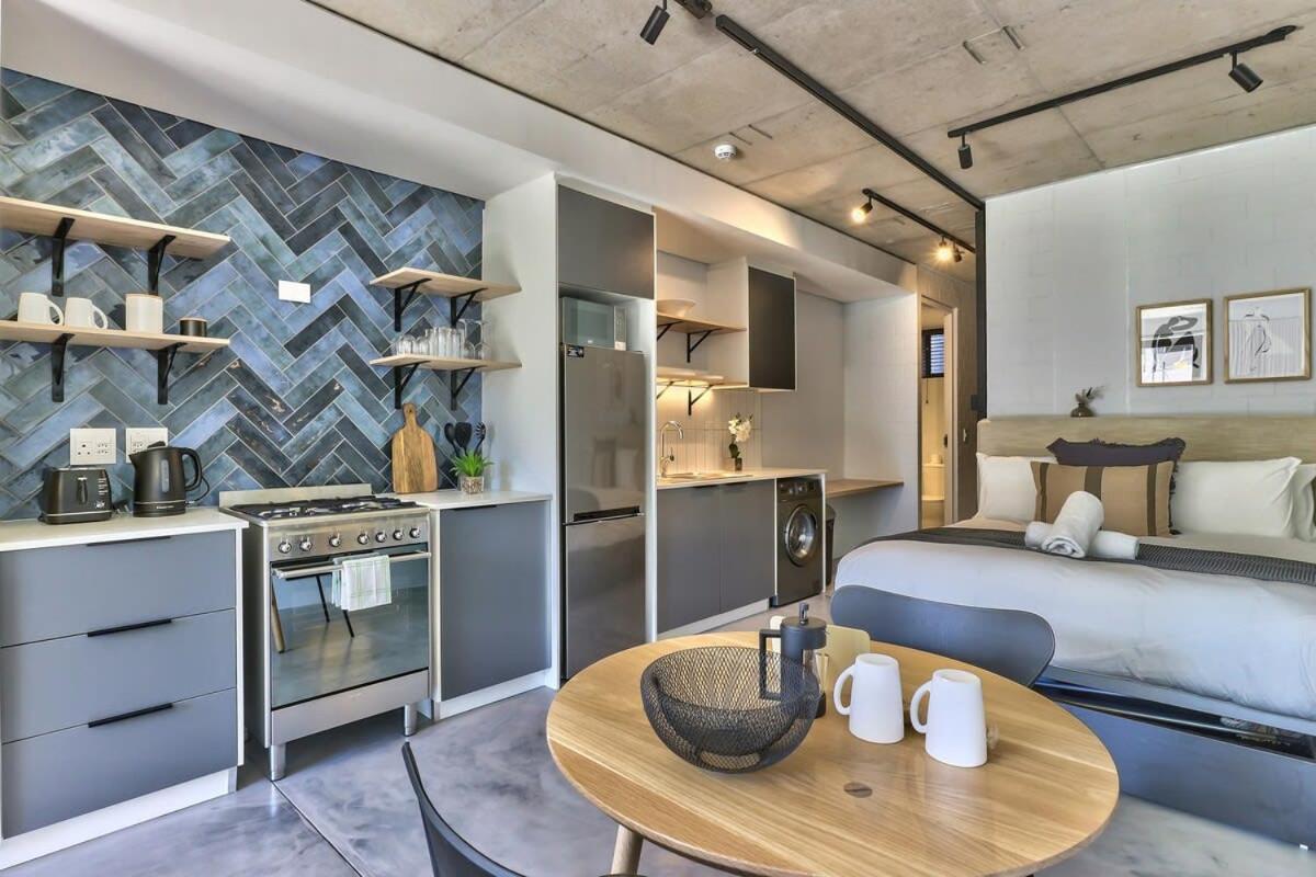 Secure, Central, Worker Bee's Luxury Pad With Pool Appartement