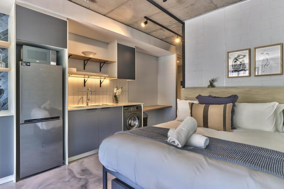 Secure, Central, Worker Bee's Luxury Pad With Pool