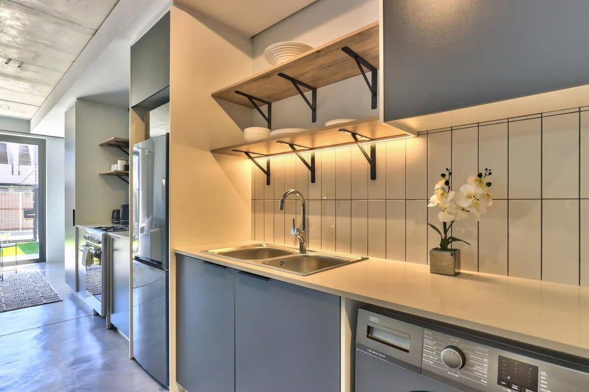 Secure, Central, Worker Bee's Luxury Pad With Pool Appartement