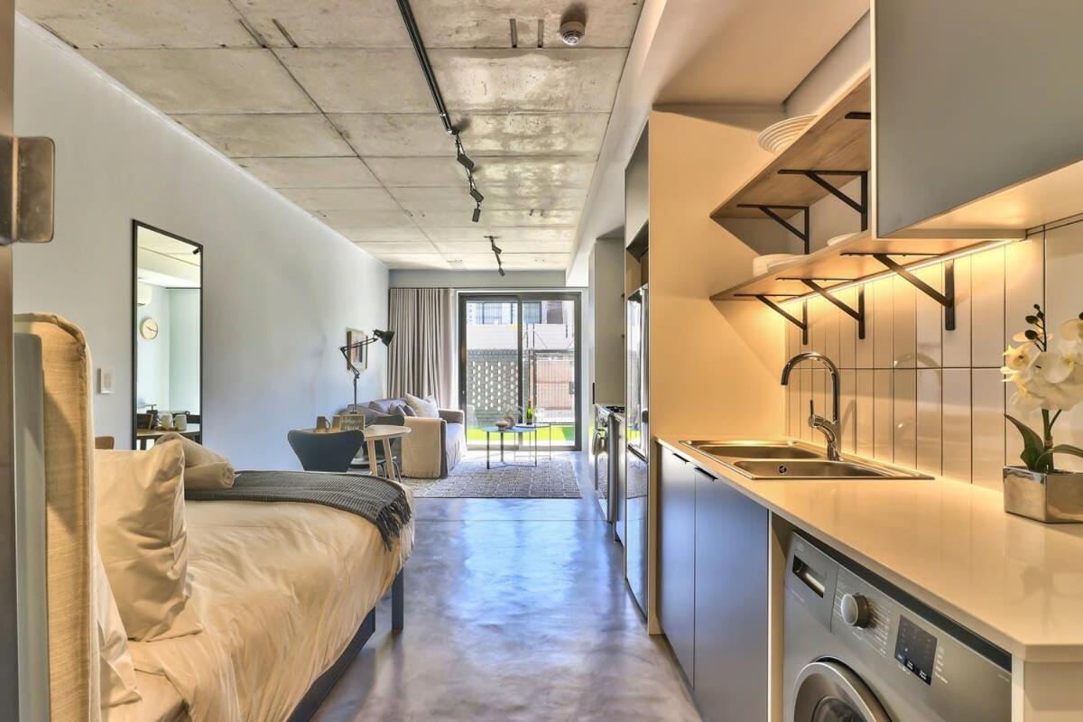 Secure, Central, Worker Bee's Luxury Pad With Pool * Le Cap