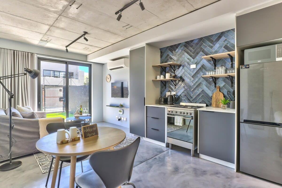 Secure, Central, Worker Bee's Luxury Pad With Pool Appartement