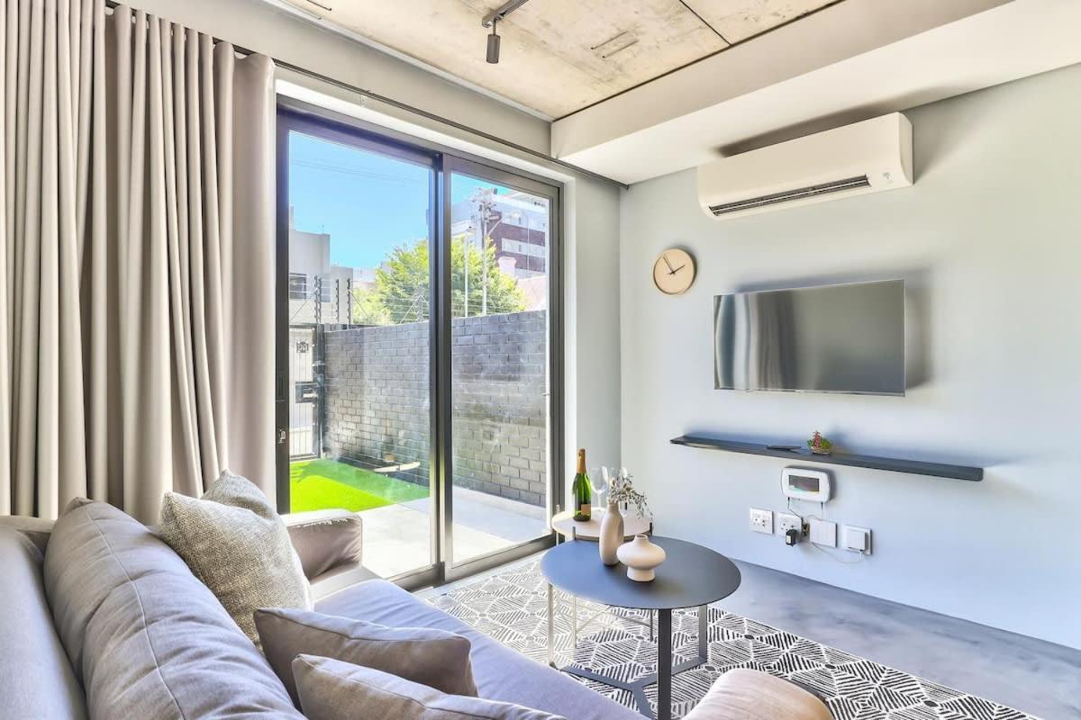 Secure, Central, Worker Bee's Luxury Pad With Pool Appartement *